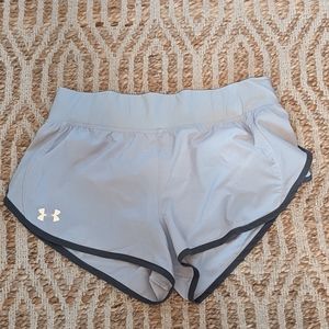 Under Armour Run Speedpocket fitted heat gearrunning shorts with lining.